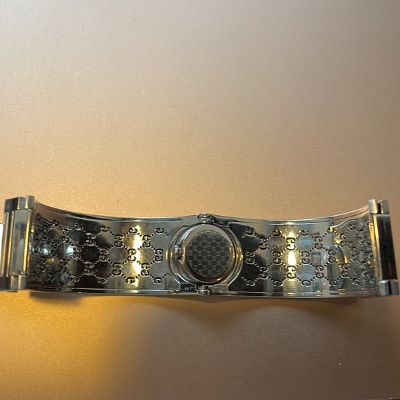 Gucci Twirl Bracelet Watch - Picture 8 of 13